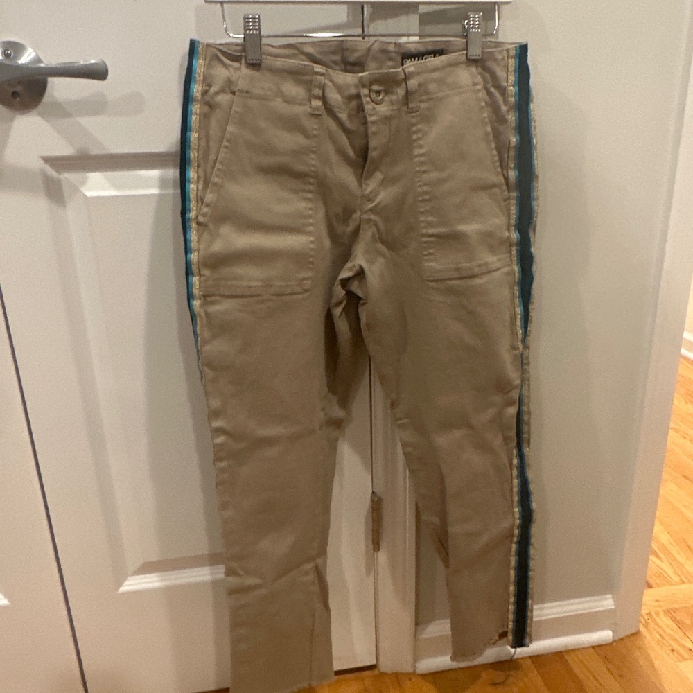 Cropped equestrian style, beige khakis